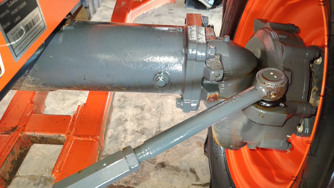 Kubota L4028 – Exterior