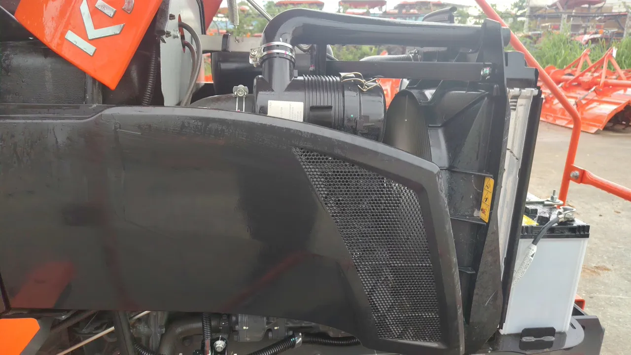 2025 Kubota B2140SN-B – Engine