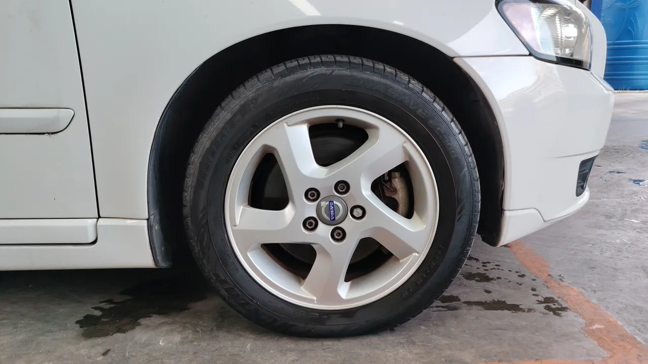 2011 Volvo V50 – Exterior