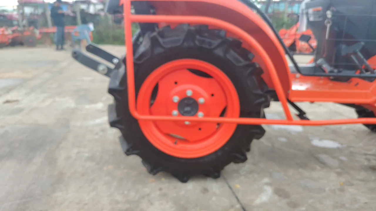 2025 Kubota B2140SN-B – Wheel