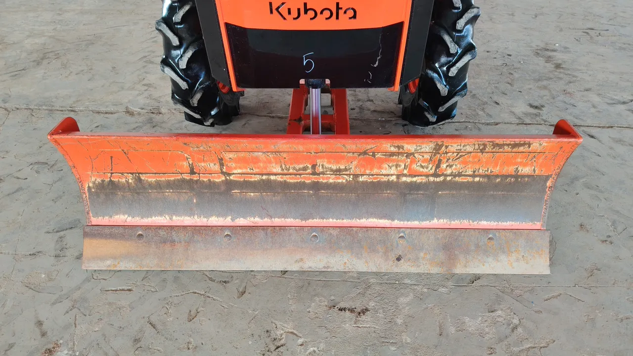 Kubota L4028 – Exterior
