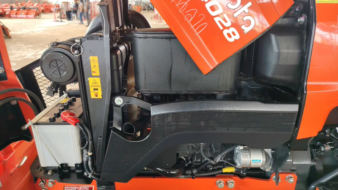 Kubota L4028 – Exterior