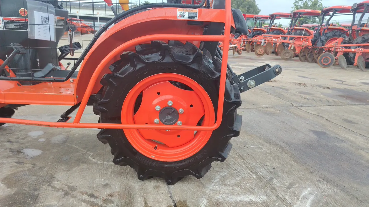 2025 Kubota B2140SN-B – Wheel