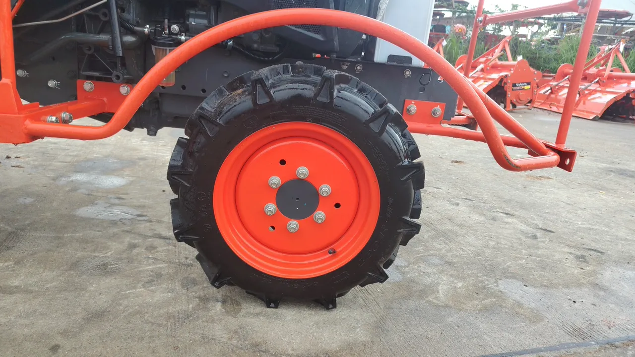 2025 Kubota B2140SN-B – Wheel