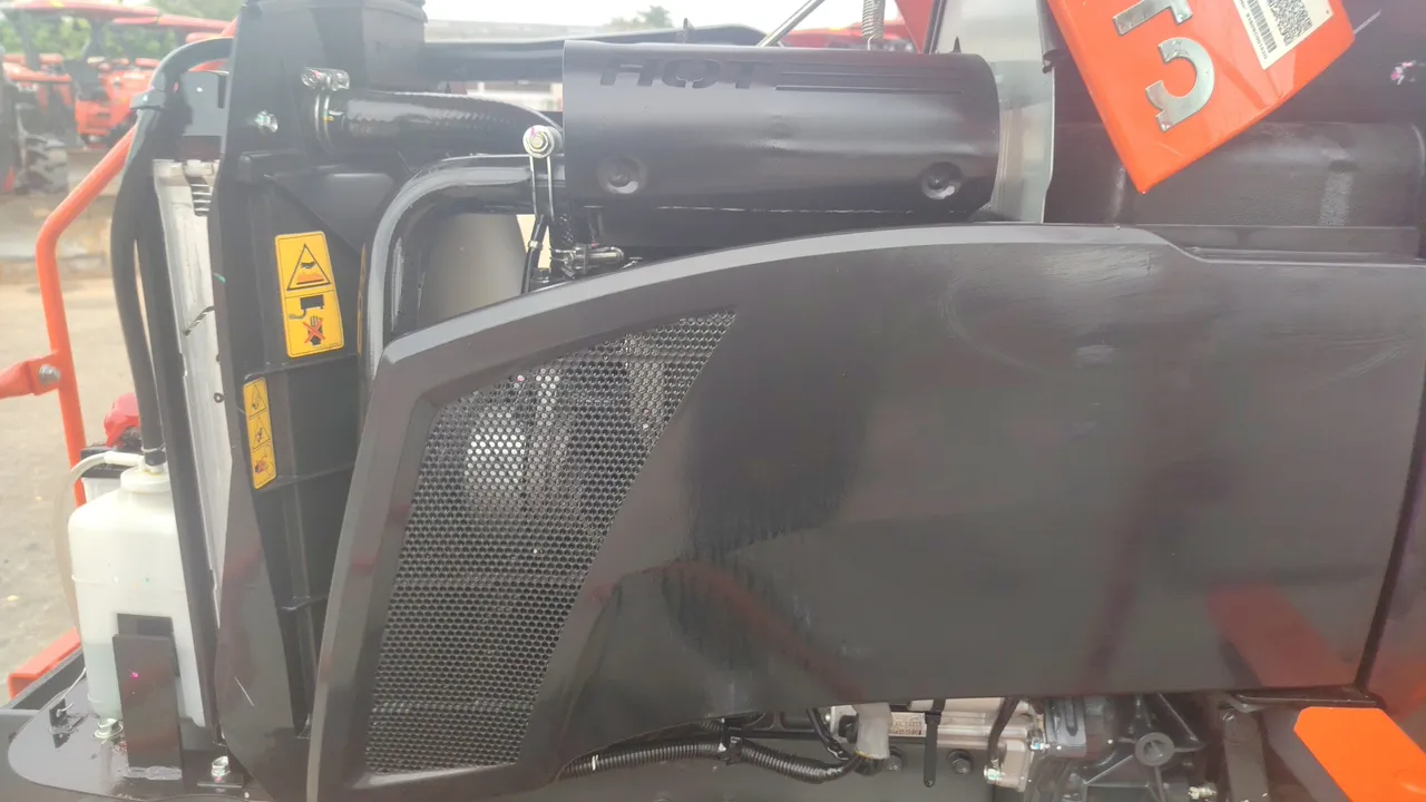 2025 Kubota B2140SN-B – Engine