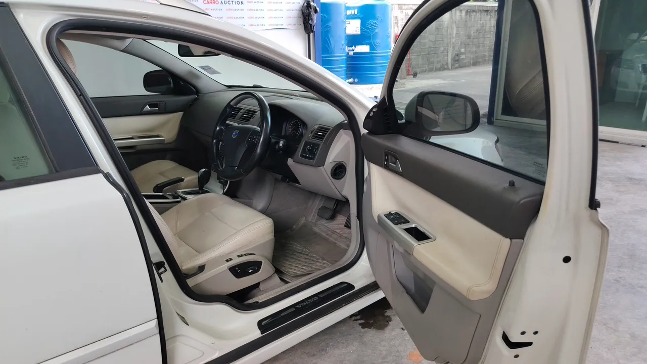 2011 Volvo V50 – Exterior