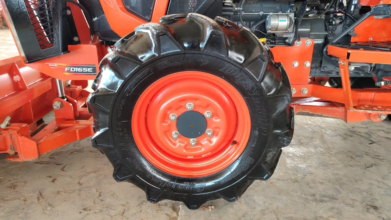 Kubota L4028 – Exterior