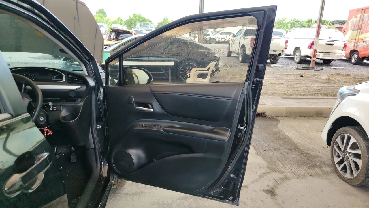 2017 Toyota Sienta – Front