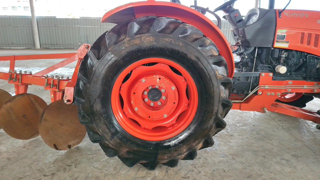 2023 Kubota M9808 – Wheel