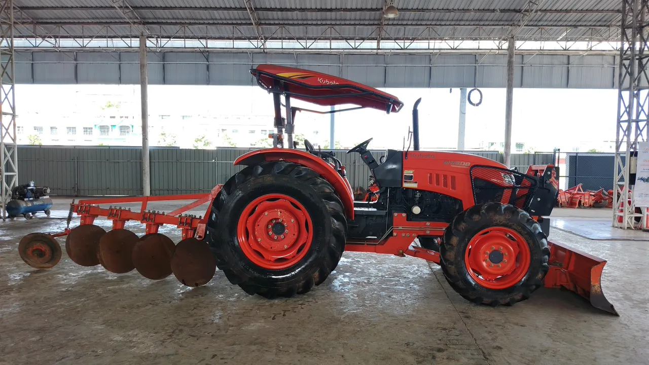 2023 Kubota M9808 – Side