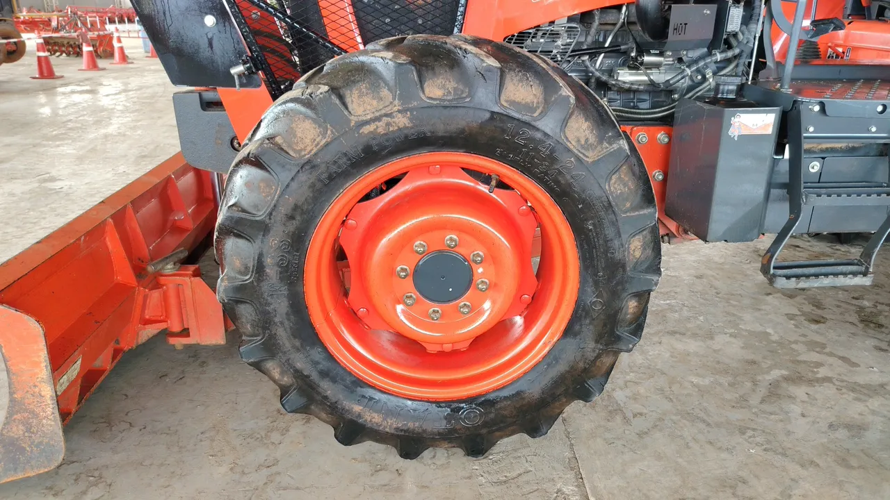 2023 Kubota M9808 – Wheel