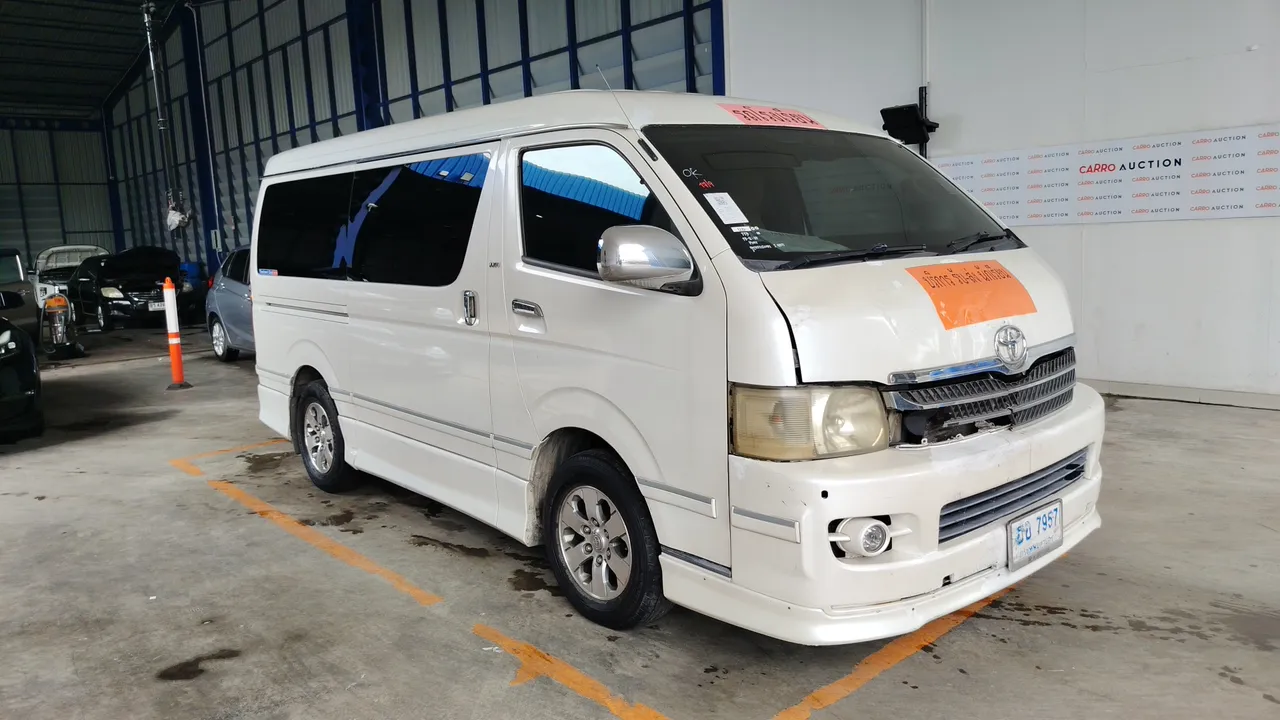 2008 Toyota Ventury – Front