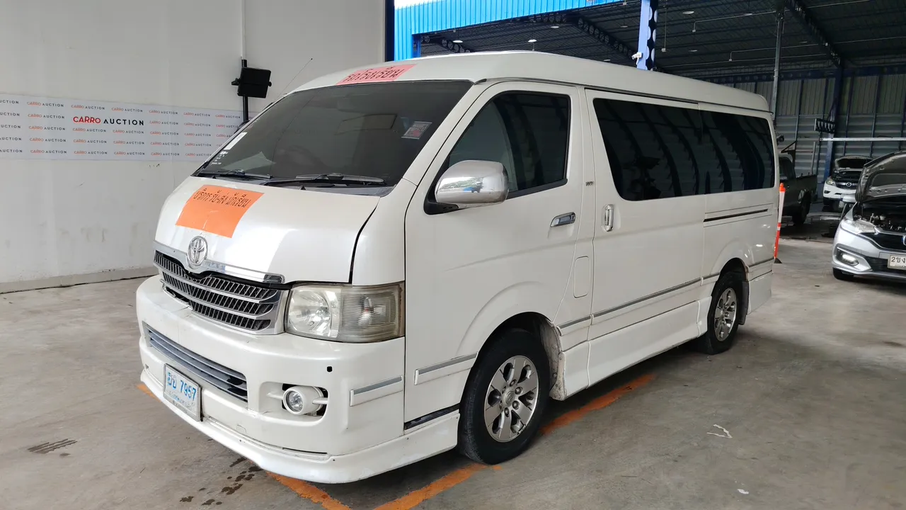 2008 Toyota Ventury – Front