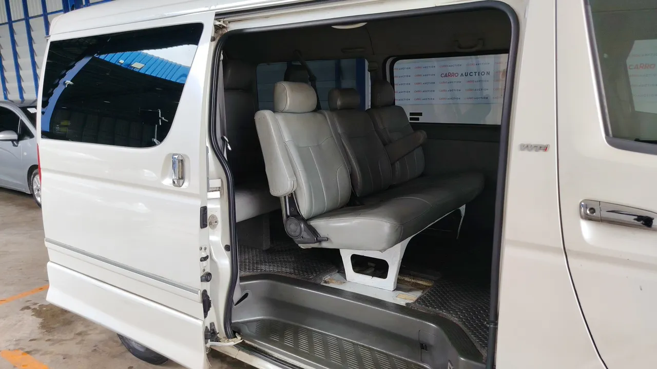 2008 Toyota Ventury – Back