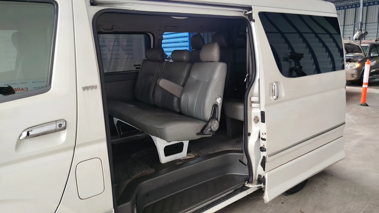 2008 Toyota Ventury – Back