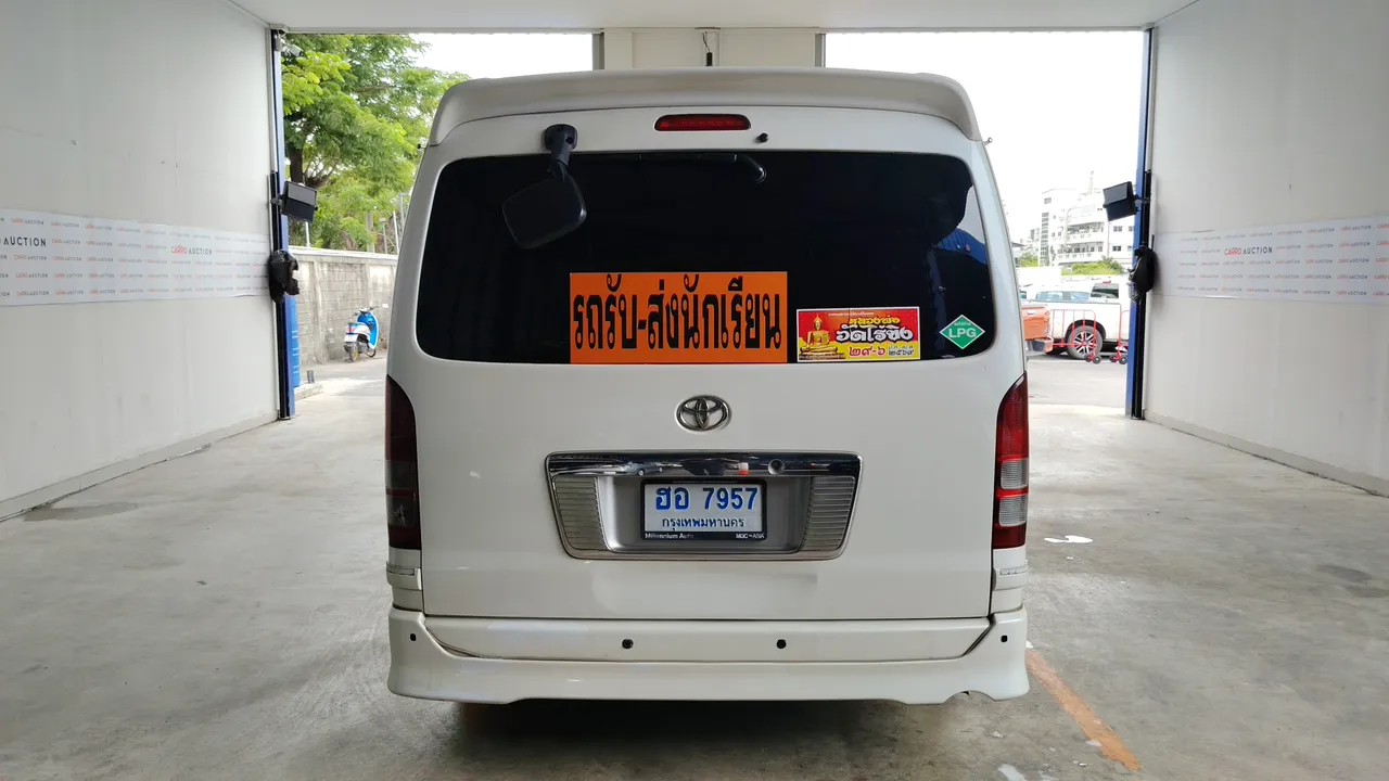 2008 Toyota Ventury – Back
