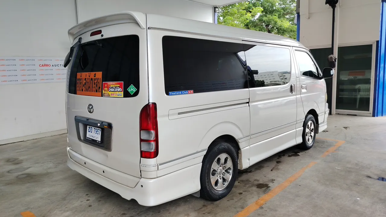 2008 Toyota Ventury – Back