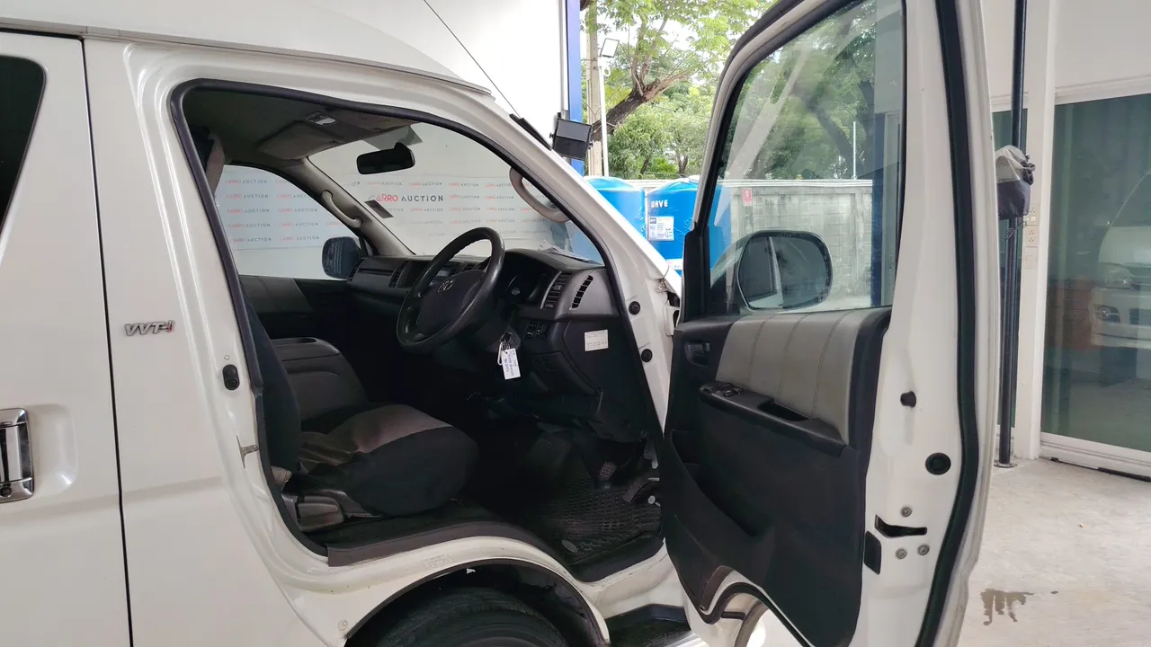 2008 Toyota Ventury – Front