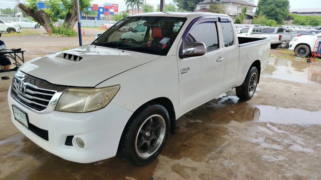 2012 Toyota Hilux Vigo – Front