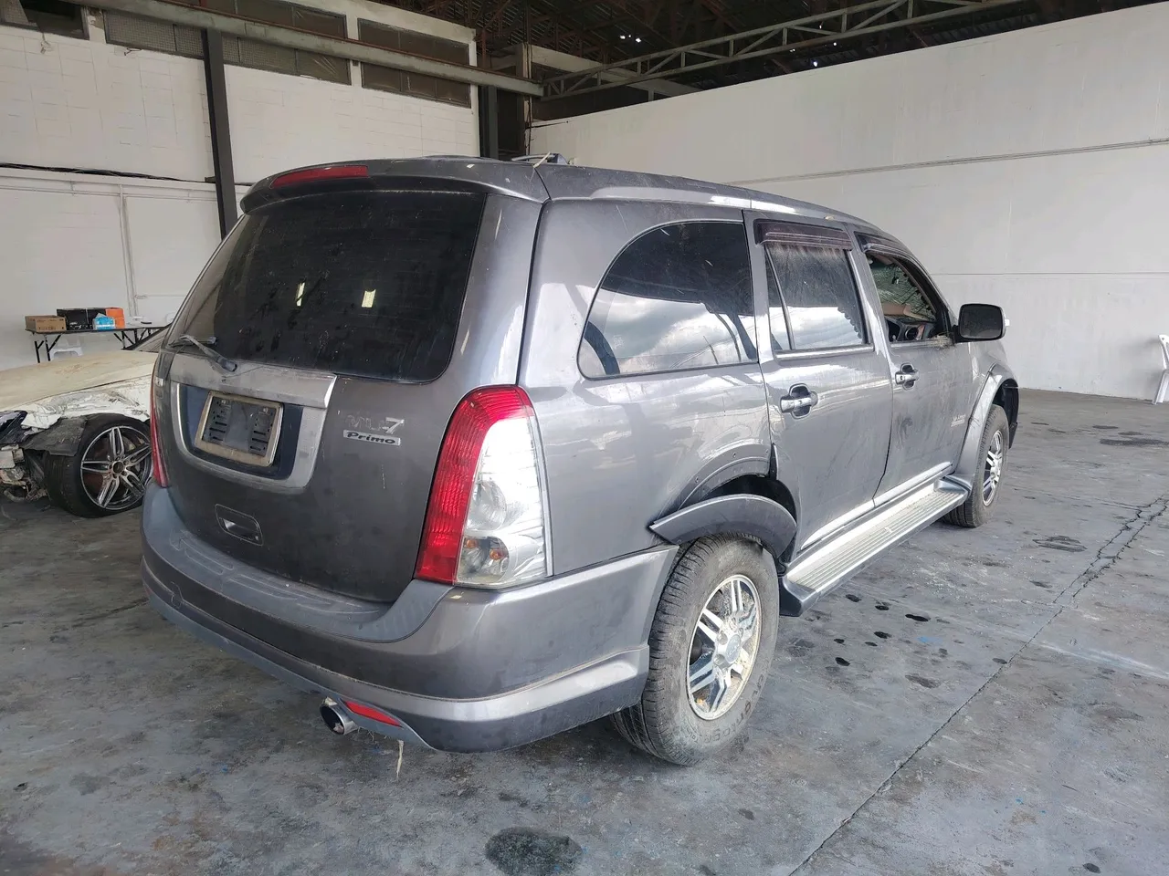 2010 Isuzu MU-7 – Exterior