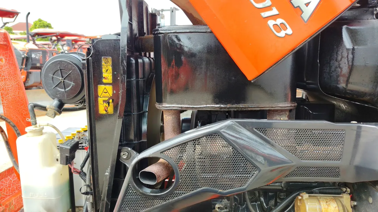 2016 Kubota L4018DT – Exterior