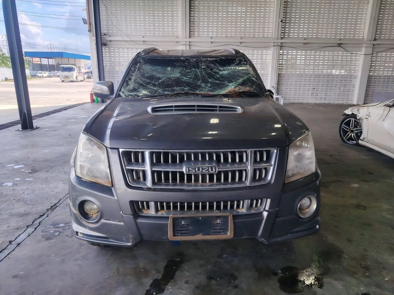 2010 Isuzu MU-7 – Exterior
