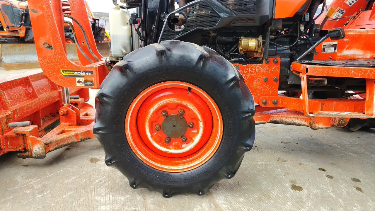2016 Kubota L4018DT – Exterior