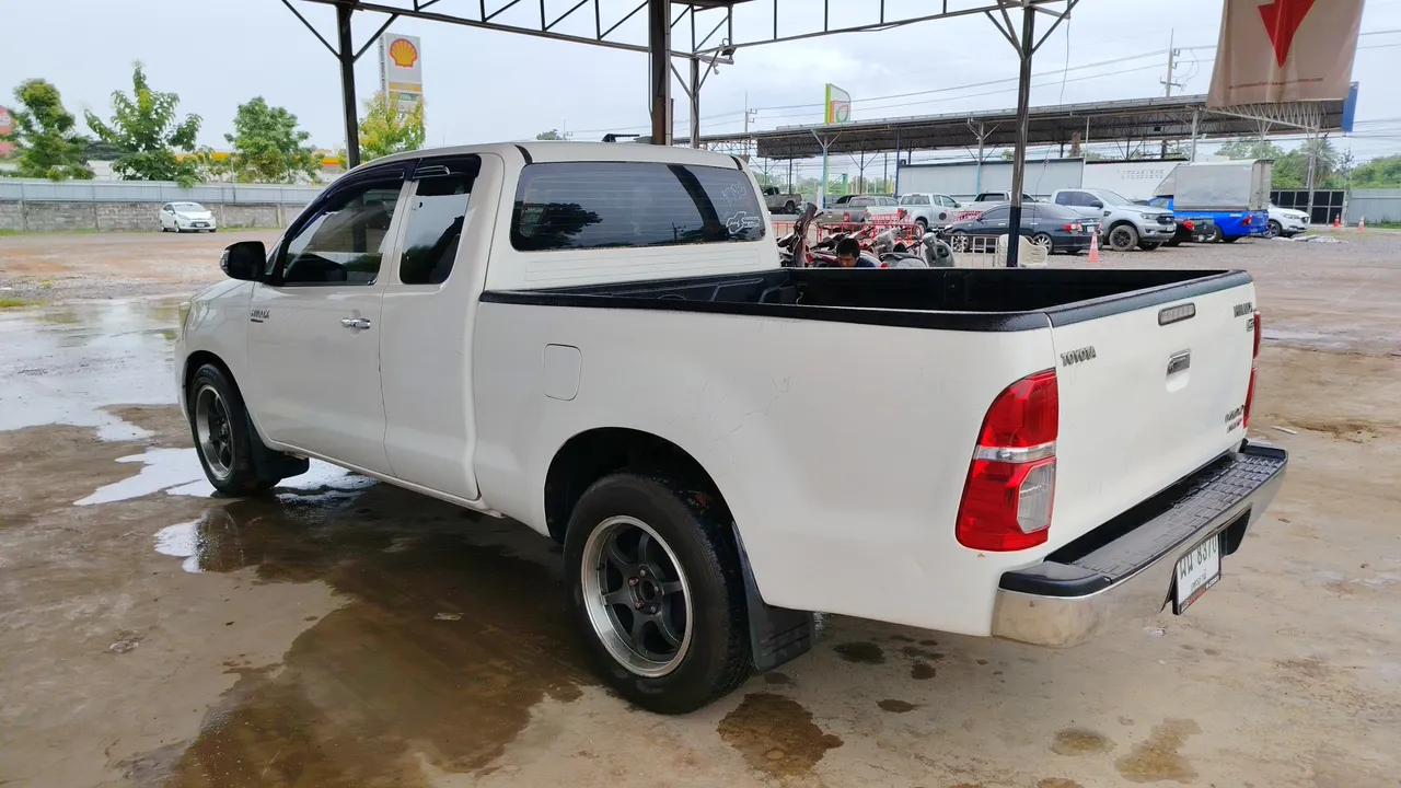2012 Toyota Hilux Vigo – Back