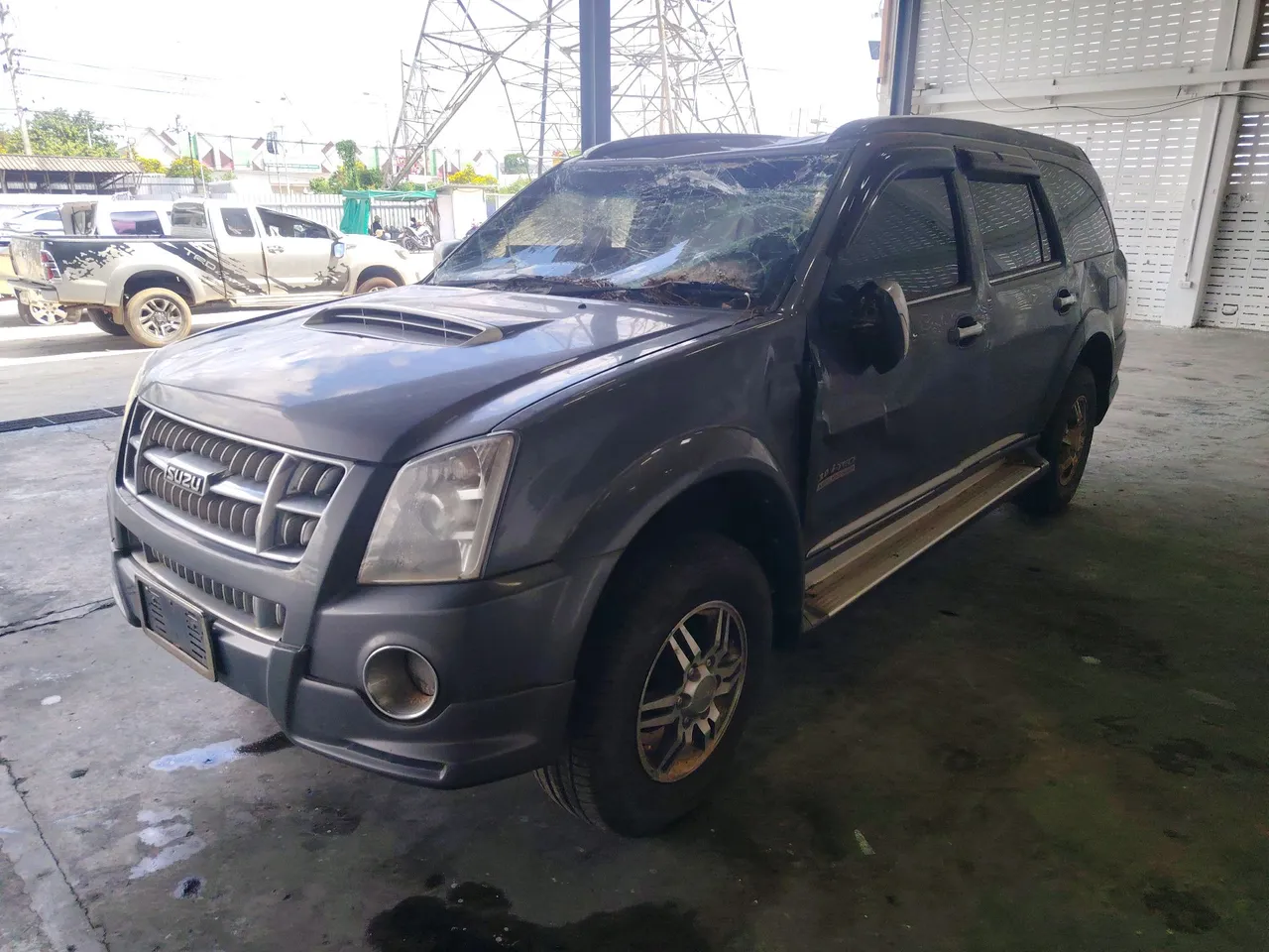 2010 Isuzu MU-7 – Exterior
