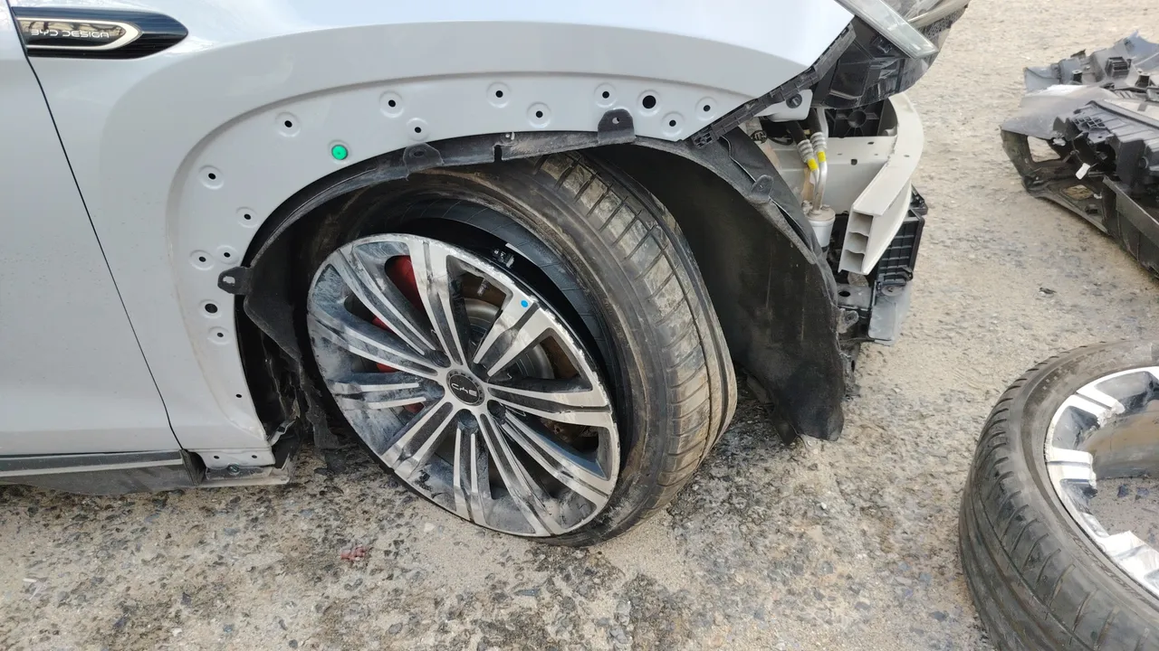 2025 BYD Sealion 7 – Front