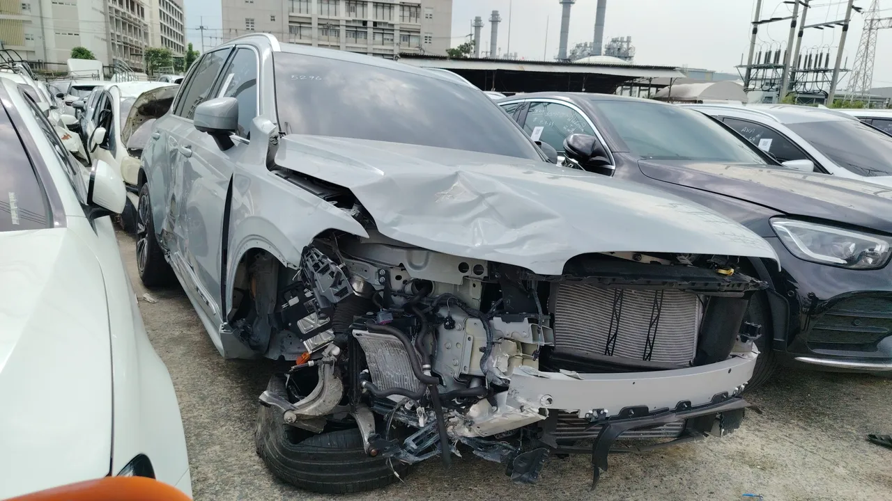 2023 Volvo XC90 – Front