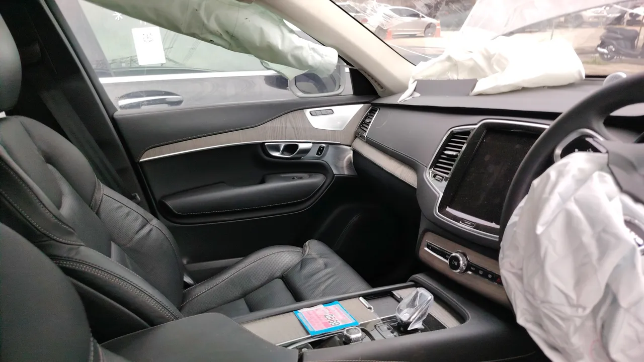 2023 Volvo XC90 – Front