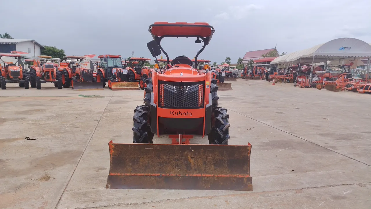 2025 Kubota L4028 – Front