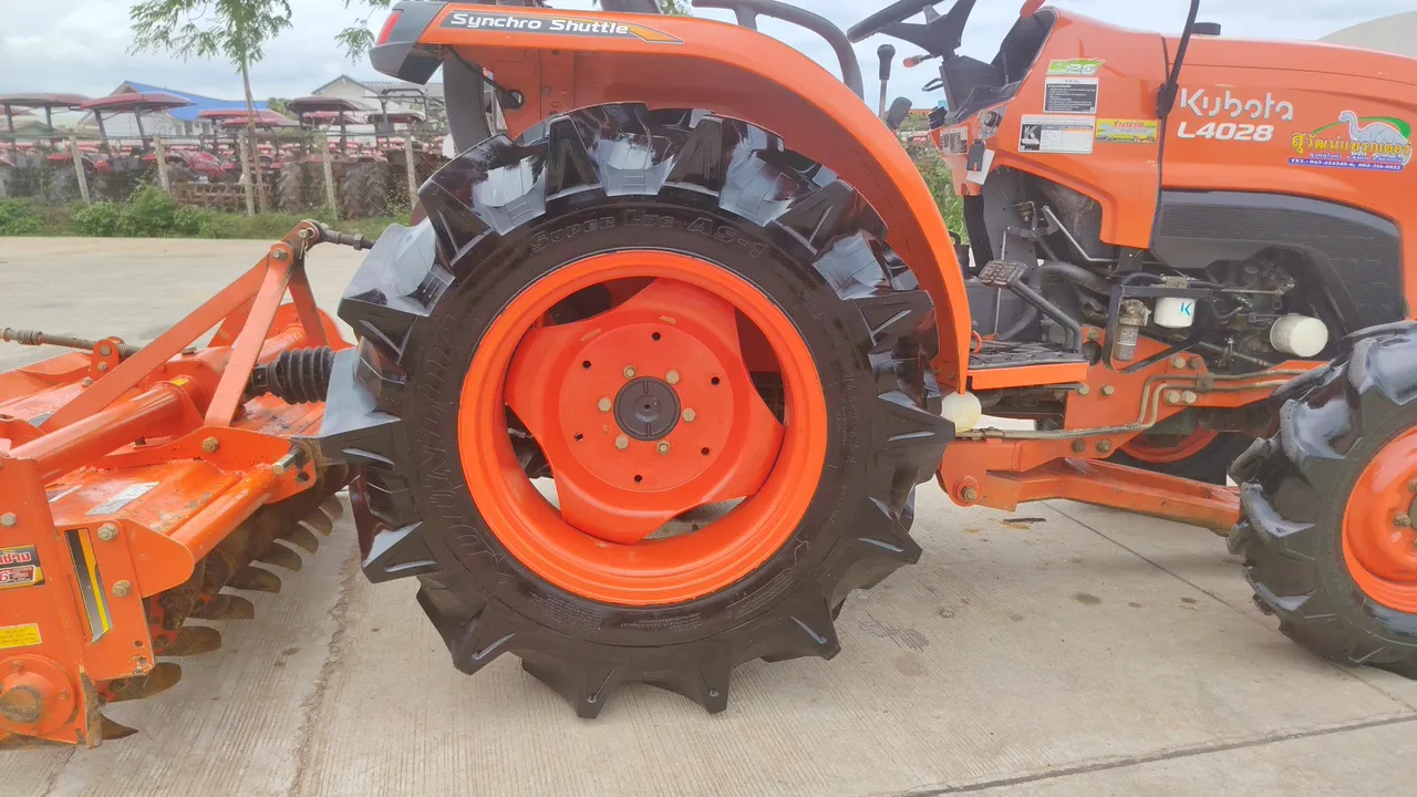 2025 Kubota L4028 – Wheel
