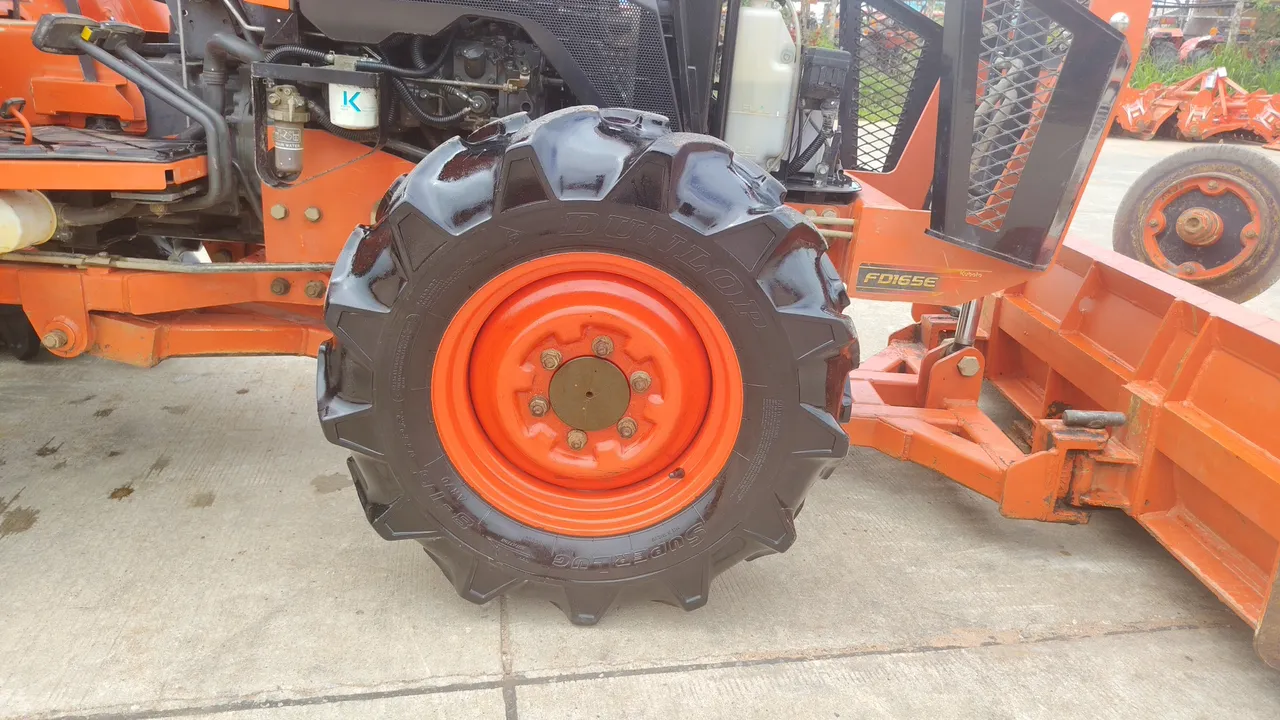 2025 Kubota L4028 – Wheel