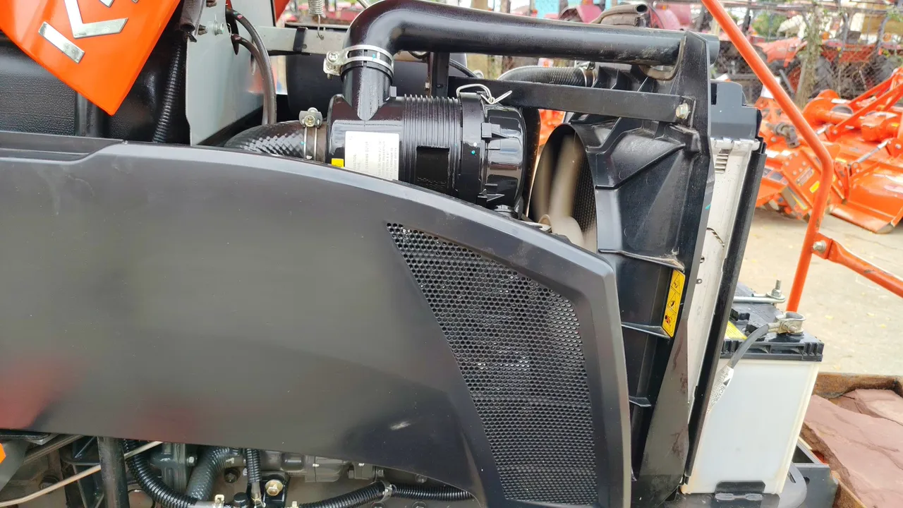 2025 Kubota B2740S-B – Exterior