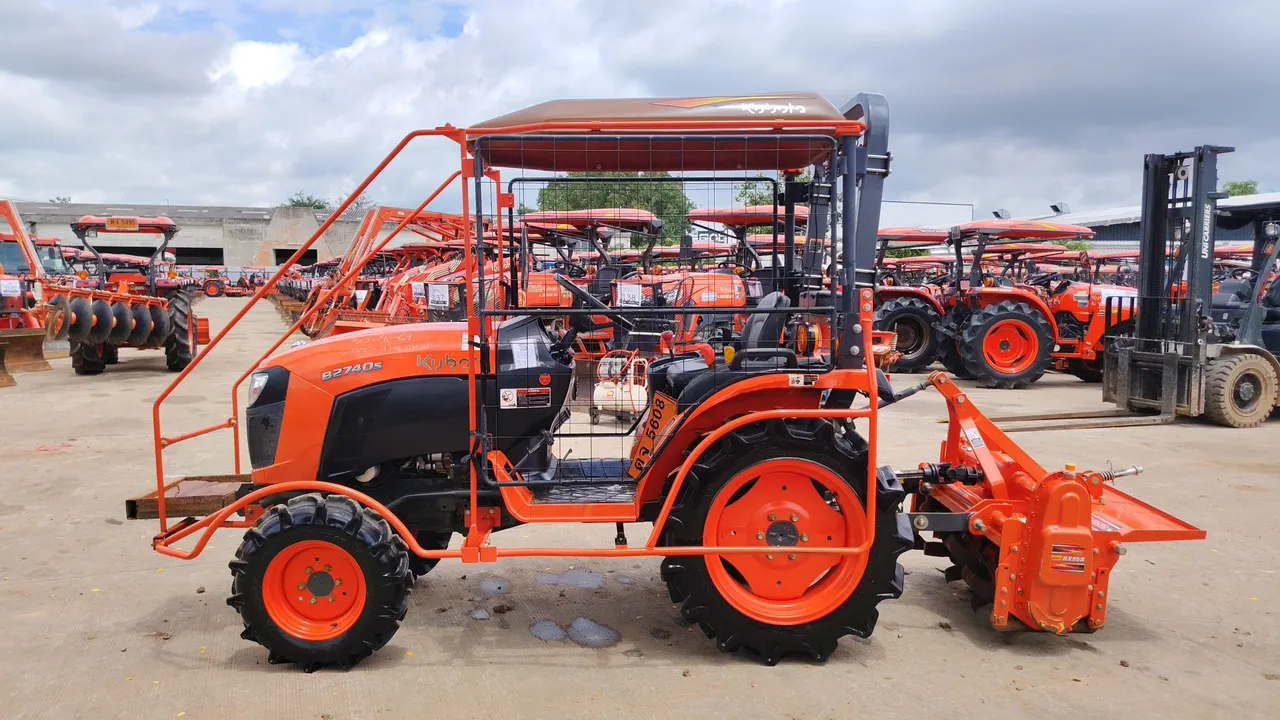 2025 Kubota B2740S-B – Exterior