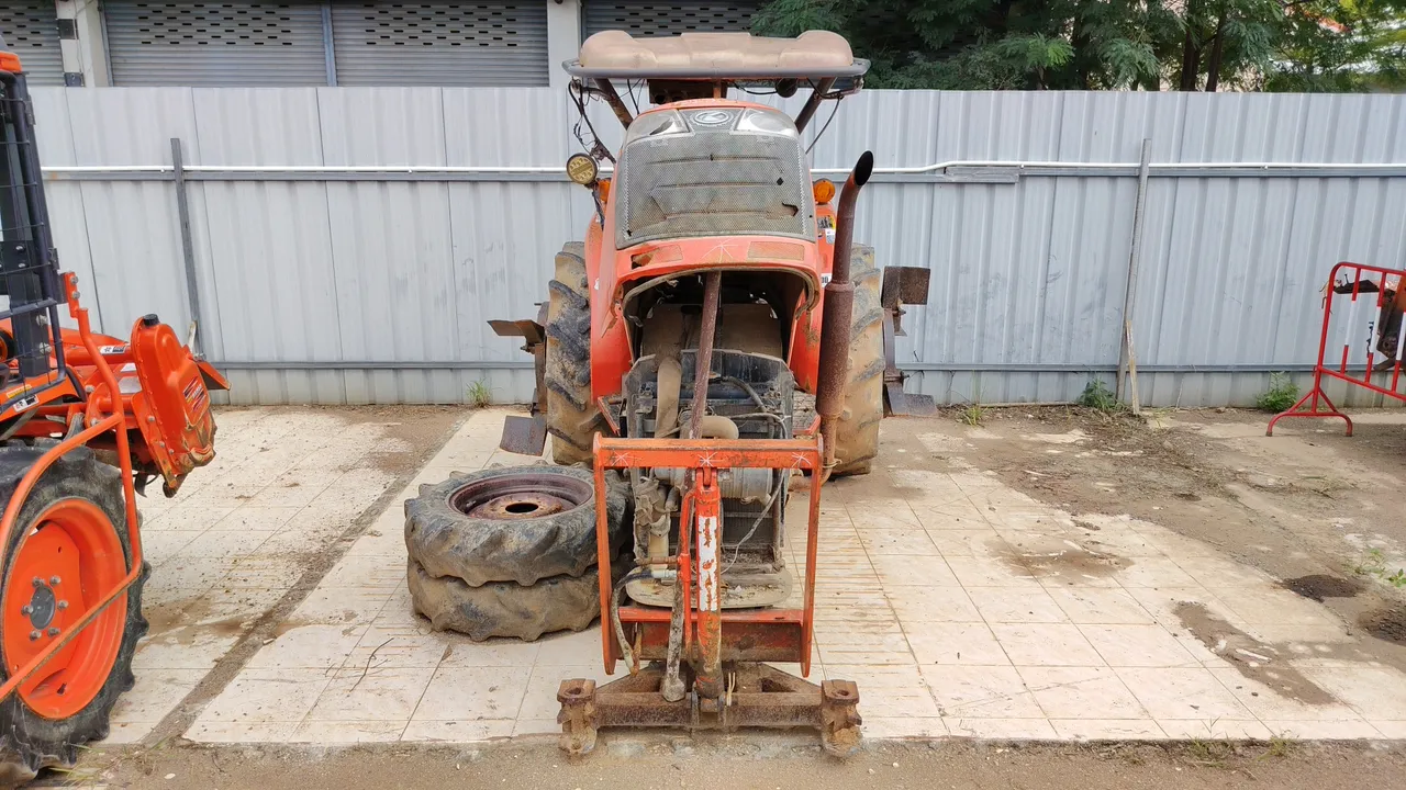2013 Kubota L4708DT – Exterior