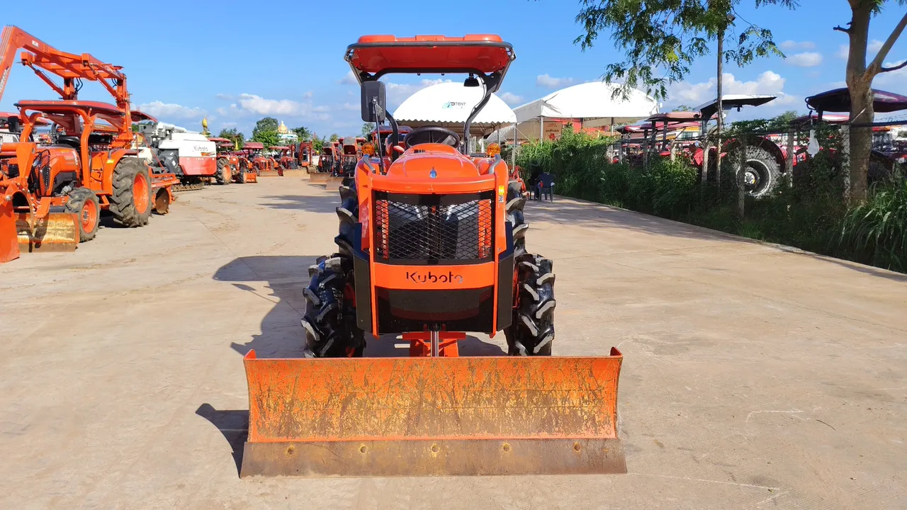 2025 Kubota L4028 – Exterior
