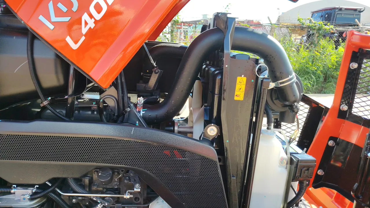 2025 Kubota L4028 – Exterior