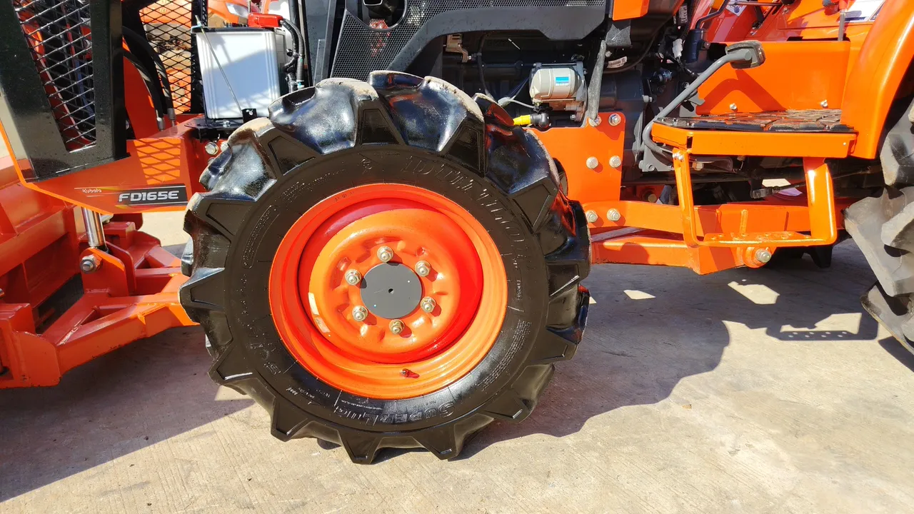 2025 Kubota L4028 – Exterior