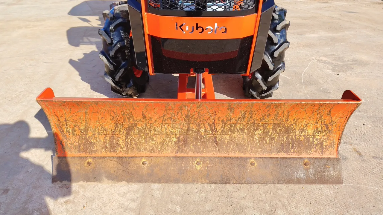 2025 Kubota L4028 – Exterior