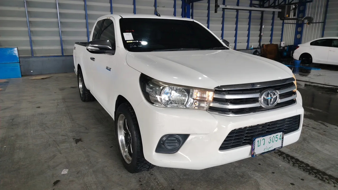 2016 Toyota Hilux Revo – Front