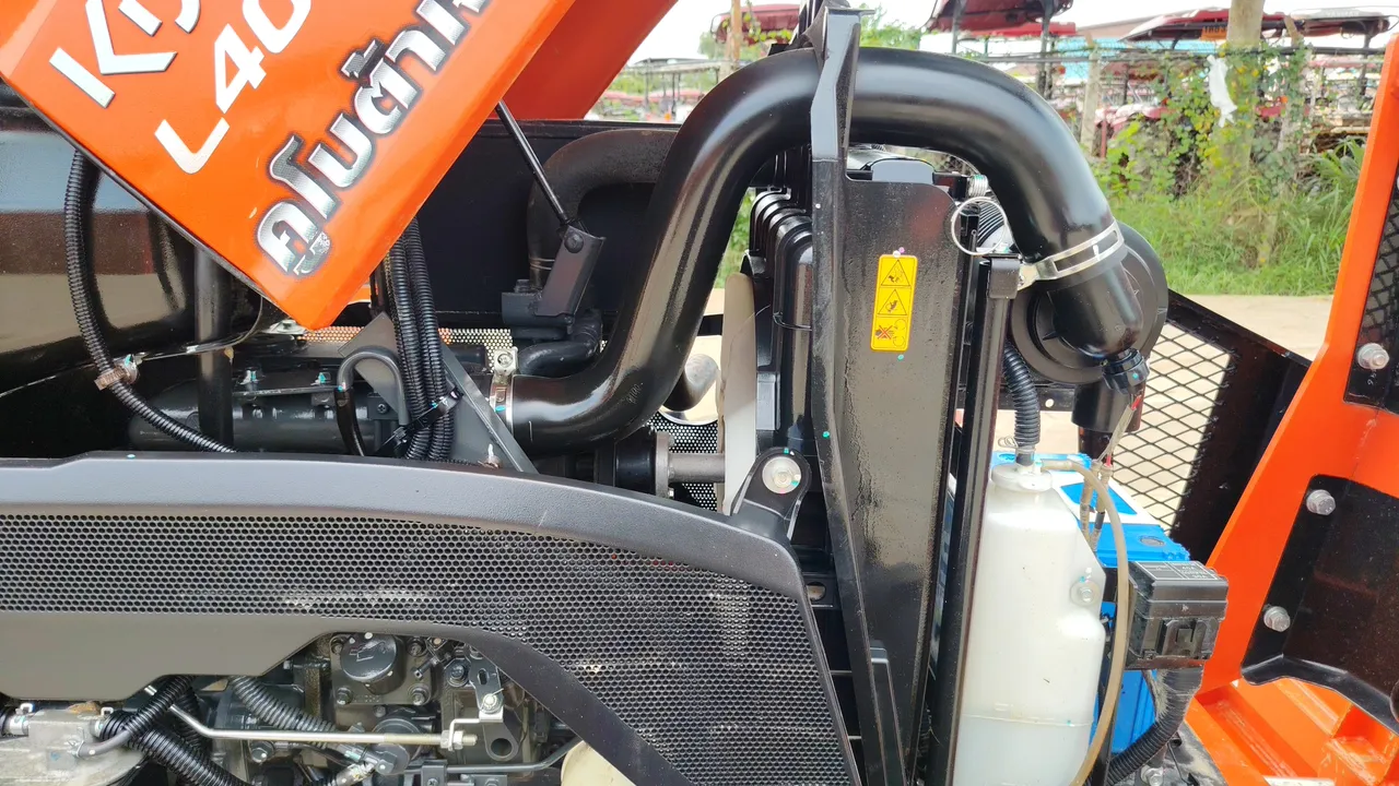 2016 Kubota L4028 – Exterior