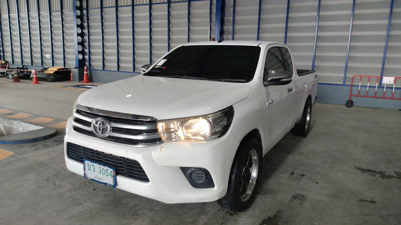 2016 Toyota Hilux Revo – Front