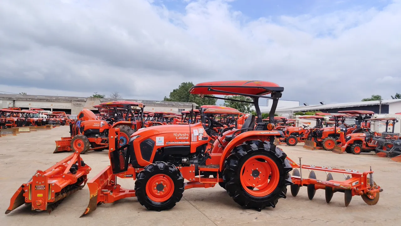 2016 Kubota L4028 – Exterior