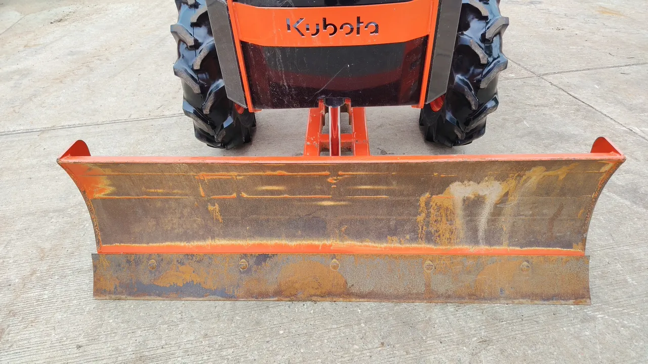 2016 Kubota L4028 – Exterior