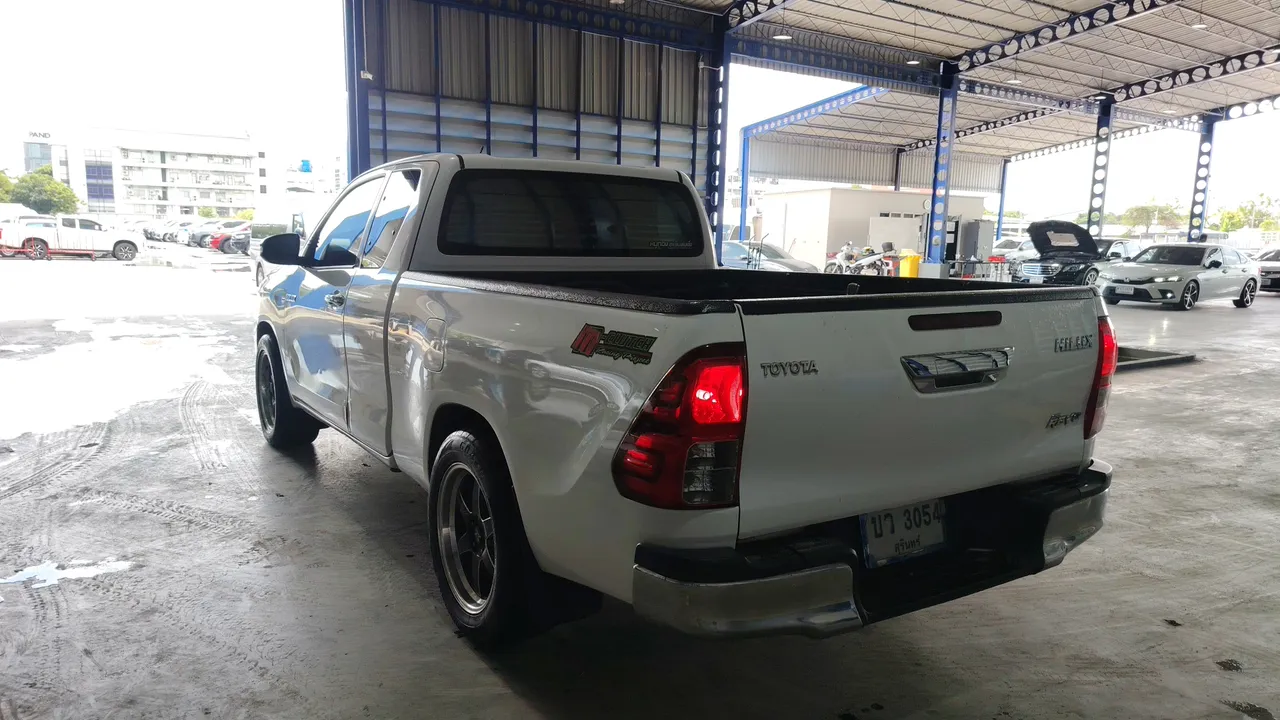 2016 Toyota Hilux Revo – Back