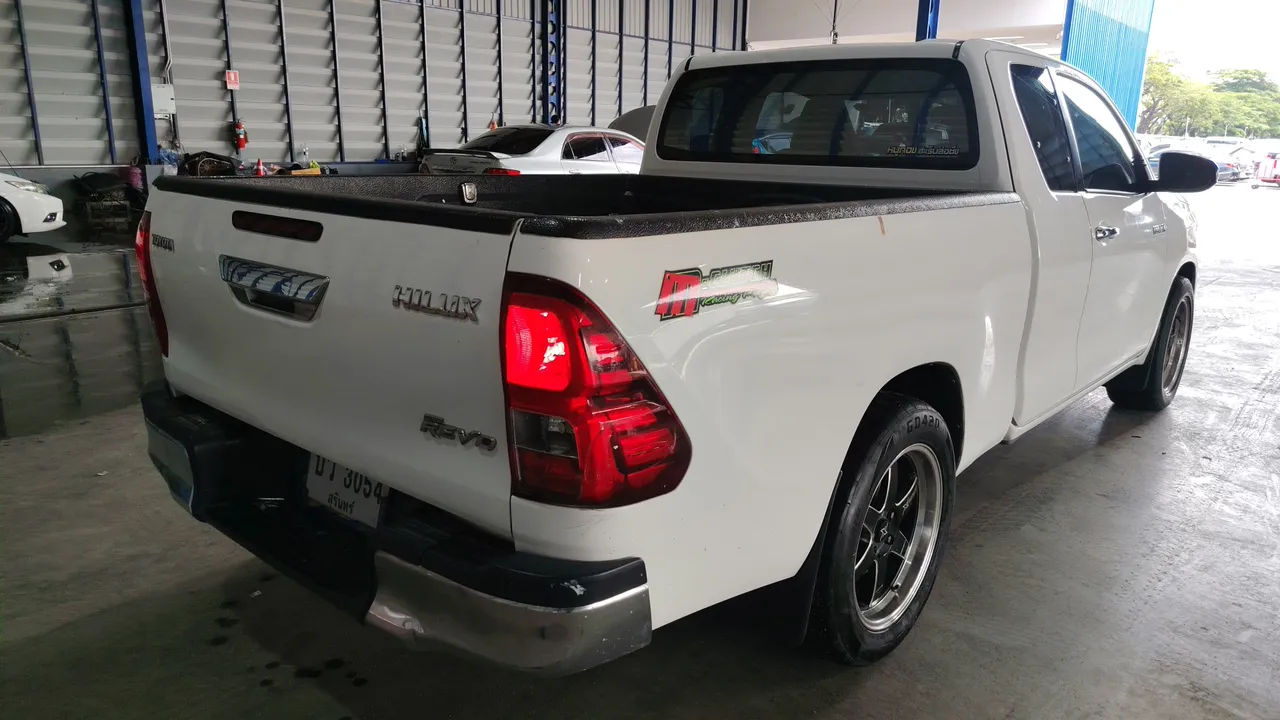 2016 Toyota Hilux Revo – Back