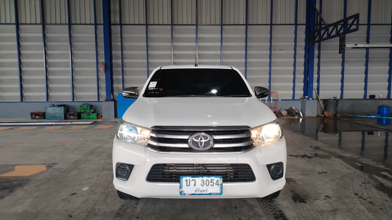 2016 Toyota Hilux Revo – Front
